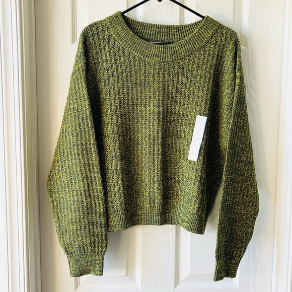 Universal Thread Olive Green Crew Neck Sweater - Picture 1 of 8